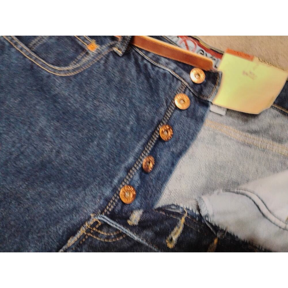 High-Rise Women’s Jeans in Dark Blue - Picture 3 of 7